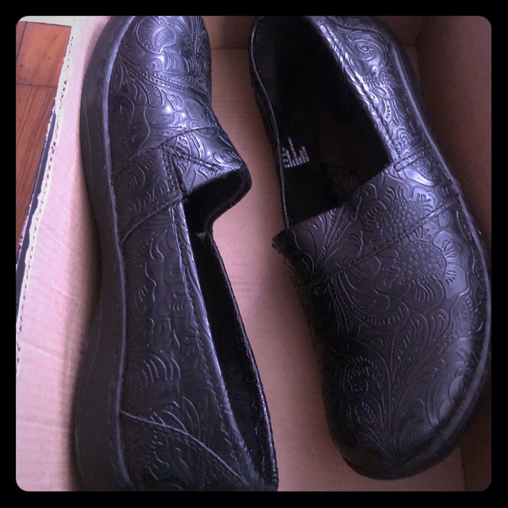 Women’s flats